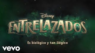 Kadr z teledysku Es biológico tekst piosenki Entrelazados (OST)