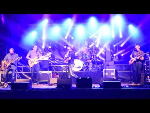 Cruiser plays Bowie (Space Oddity)