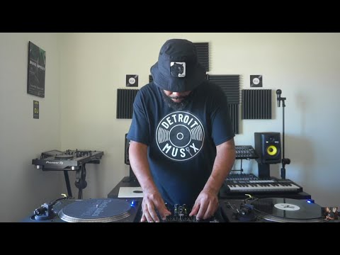 "Vinyl Sessions Vol.14" (A Deep, Soulful House Mix) by DJ Spivey