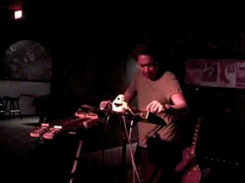 Live looping - Adrian Demain - Exotica-Tronica 1 - loopers, ukulele, lap steel, guitar