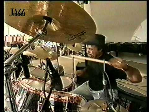 Mike Stern Group with Bob Berg - Games (Dennis Chambers drum solo)