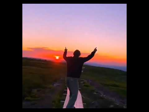 Kiss the earth (la Luna) Ajeet kaur