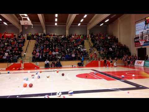 Heitä pallo -peliin tapahtuma Pyrintö - Korikobrat ottelussa