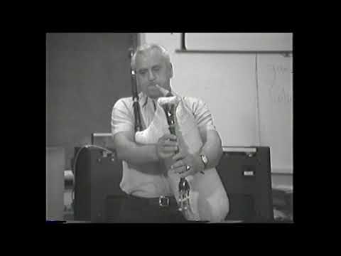 Lazo Nikolovski playing Kopačkato on gaida (Macedonian bagpipe).