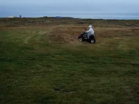 aron að reyna að stökkva