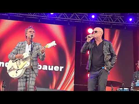 Andie Gabauer feat Richard Koch 20.08.2022 @ Linzer Kronefest (Space Oddity)