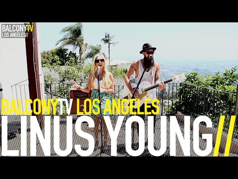 LINUS YOUNG - SISTER (BalconyTV)