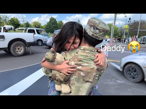 I soldati più emozionati tornano a casa: compilation 2024! Lasciate che le emozioni emergano.