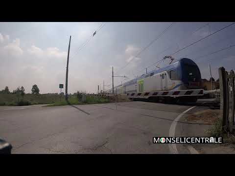 Passaggio a livello Km32 + 328 sulla Padova - Castelfranco, transito del TAF58