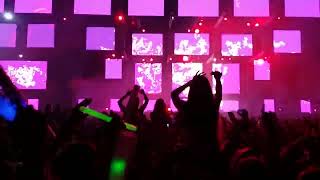 Avicii feat. Sterling Fox - Talk To Myself [LIVE @ Weekend Festival 2015]