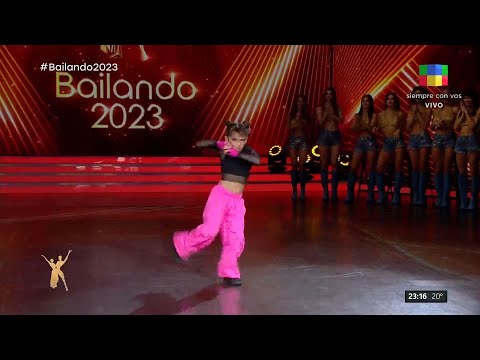 Marcelo Tinelli invitó a dos nenas de la tribuna a bailar a la pista