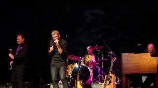 Taylor Hicks - I Live on A Battlefield, featuring Josh Smith