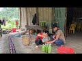 The daily life of an orphan boy, Chopping sugar cane to make sugar cane juice to sell