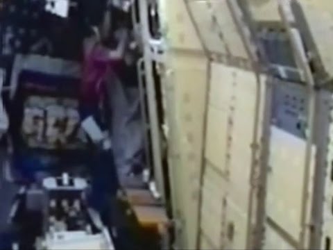 НЛО - UFO - OVNI -  NASA Mission STS-73 - Catherine Coleman: "U.F.O."