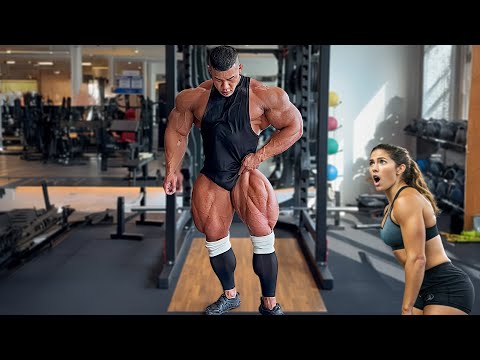 WORLD’S BIGGEST KOREAN QUAD MONSTER - FUTURE MR OLYMPIA? - KIM KANG MIN