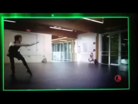 Center stage : on pointe (Bella and Damon modern improv)