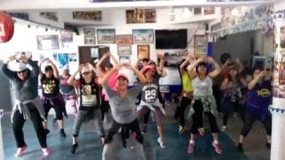 a que te pego.....(daddy yankee) zumba