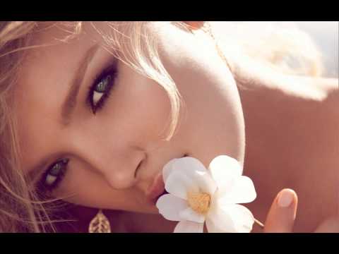 Andrew Bayer ft Molly Bancroft - Keep Your Secrets