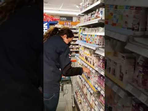 Masja van Dillen wint minuut gratis winkelen bij Coop Alblasserdam