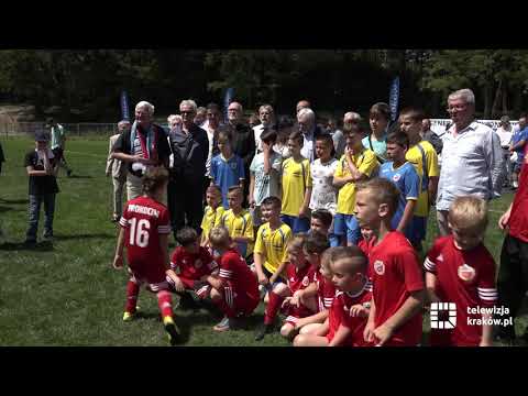 Wmurowanie kamienia węgielnego pod budowę boiska sportowego klubu sportowego Kolejarz-Prokocim