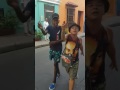 Streetart - 2 guys freestyle rap in the streets of colombia