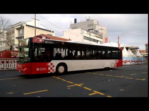Neoplan solo Bus auf der Linie 21 am Neumarkt