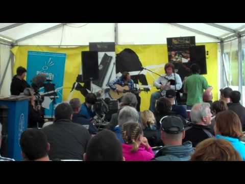 Piping Live! 2011 - Fred Morrison at the Street Café - Steve Byrne's Jig