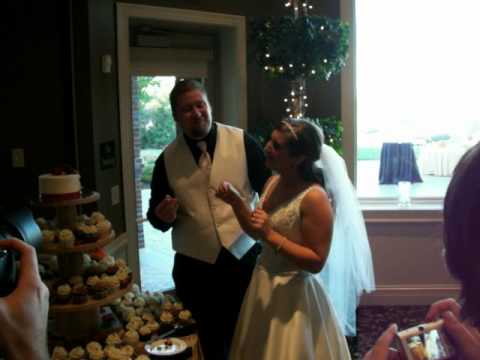 Darren and Lindsay Wedding Cutting the Cake