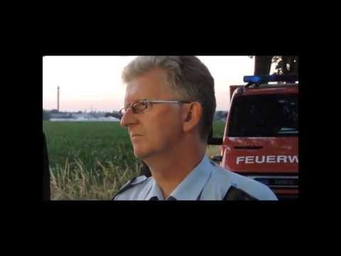 Blaulicht-Report Kleve :  Tödlicher Verkehrsunfall / 49jährige Frau verstirbt an Unfallstelle