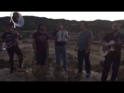 Alfredo "El Perro"Angulo cantando con Grupo Los Awachiles