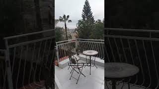 שלושתם גרים באותו בית (הרב אברהם מלמד) - התמונה מוצגת ישירות מתוך אתר האינטרנט יוטיוב. זכויות היוצרים בתמונה שייכות ליוצרה. קישור קרדיט למקור התוכן נמצא בתוך דף הסרטון