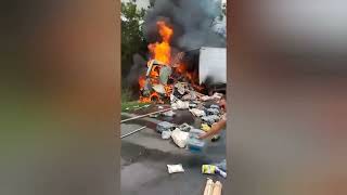 ACIDENTE NA BA 131 QUE LIGA A CAMPO FORMOSO E A SENHOR DO BONFIM CAMINHÃO BAÚ PEGA FOGO