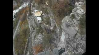 preview picture of video 'Craziest landing spot in Switzerland - la place d'atterrissage la plus folle en Suisse'