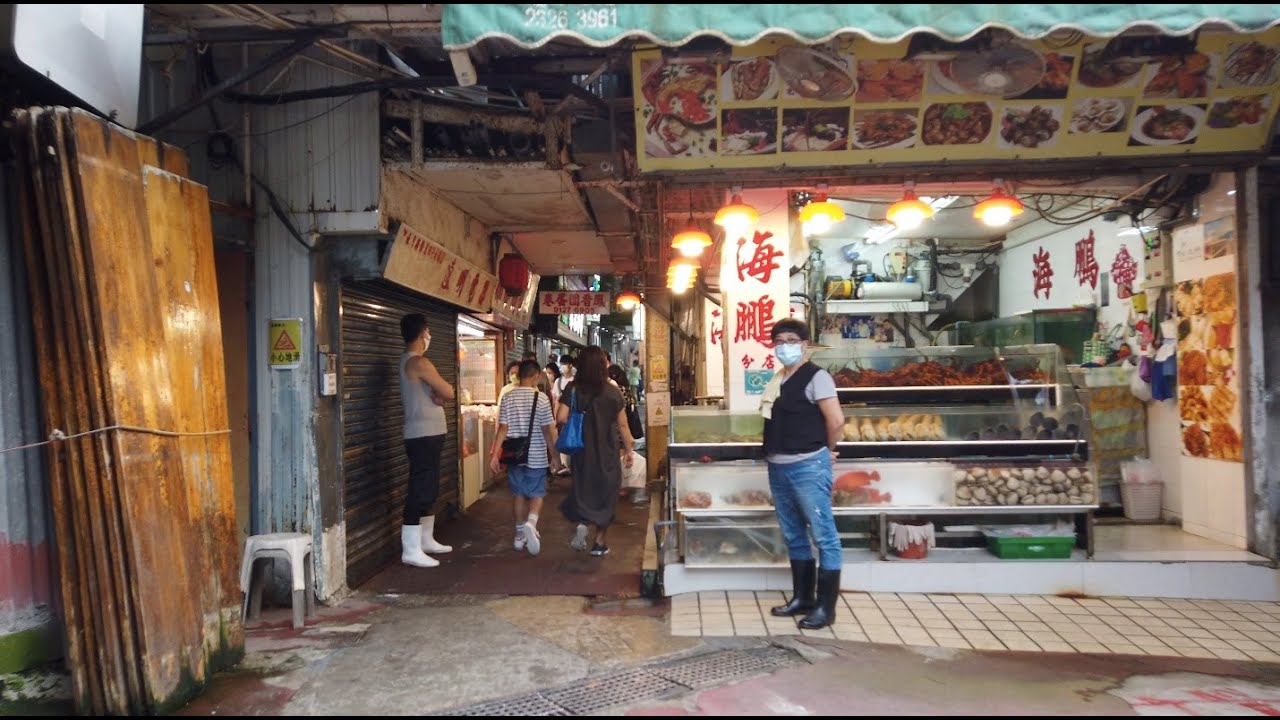 Explore Lei Yue Mun Seafood Village to see fresh seafood stalls.