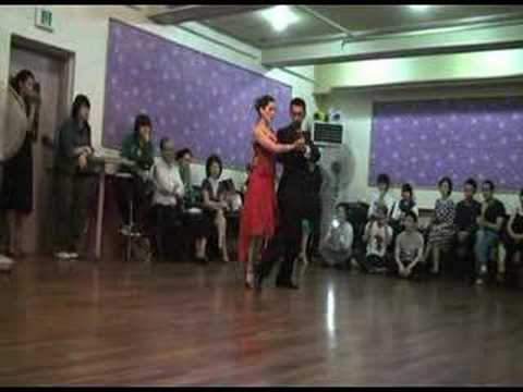  Demián García  and  Carolina Bonaventura  are  dancing  to  the  tango  "  Pata Ancha  "
