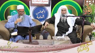 النور الساري ـ البخاري ( 151 ) ” باب إذا صلى في الثوب الواحد فليجعل على عاتقيه “