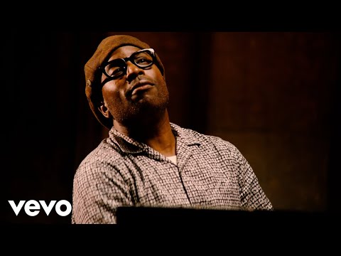 Alexis Ffrench - Fate ft. Kevin Olusola © Alexis Ffrench