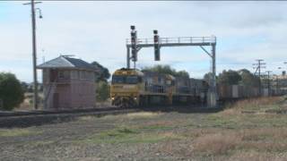 preview picture of video 'GE's down under CV40-9i : 7SP3 passing Harden North Box : Australian Railways'