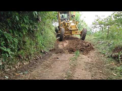 MAQUINARIA PESADA🚜trabajando cunetiando carreteras 🌄 MOTONIVELADORA Caterpillar 120 K (motor grader)