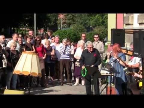 Zbigniew  i Barbara  Włodarczyk, Wojtek  Rapa - odsłonięcie tablicy Heleny Majdaniec