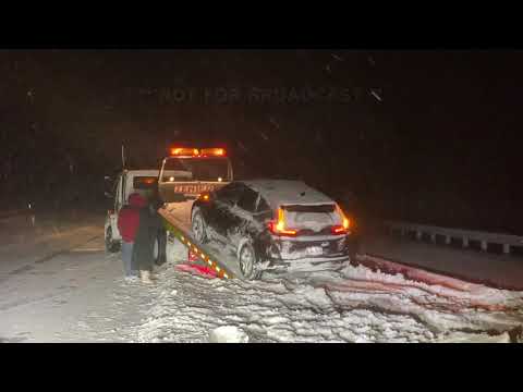 12-20-2020 Butler Township, PA - Stuck Vehicles - Sanding I81