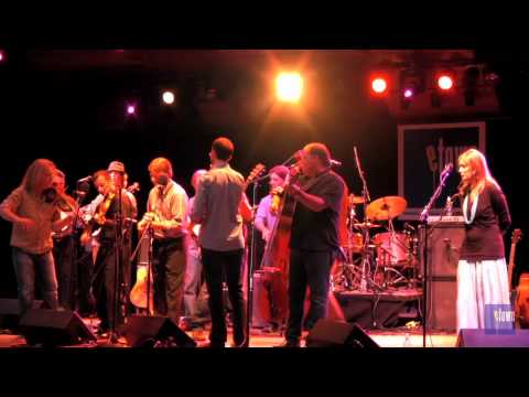 Travelin' McCourys / Railroad Earth - Britt Festival finale (eTown webisode 96)
