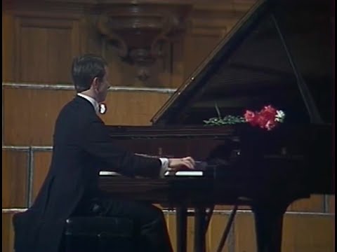 Mikhail Pletnev plays Scriabin etude op. 8 no. 12 - video 1983