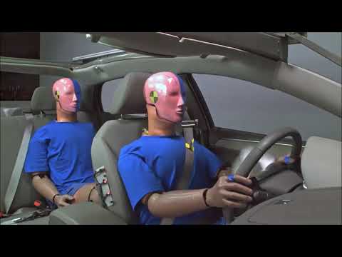 Teste mostra impactos de colisão em passageiros sem cinto de segurança
