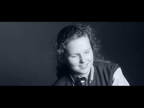 Singing Experience: Shallow (Lady Gaga) - Holly Stinger