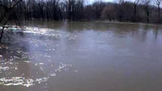 preview picture of video '2010 part 2 Chaska Minnesota River Flood Yoya Bill no Ben11'