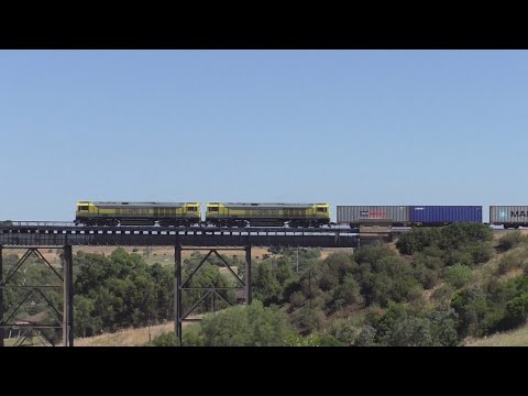 QBX Locos first visit to Victoria & the Return of Qube's MC1 Train at Airport West 31-12-2016.