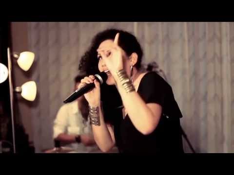 GRACE SAHERTIAN - Honestunes Live at Sahertian's Living Room