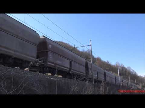 UN MERCI E UN REGIONALE IN TRANSITO SULLA CUNEO LIMONE Pte  A ROCCAVIONE. (CN) SAB. 13 - 3 - 2021.