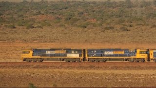 preview picture of video 'Port Augusta freight train with the Flinders Ranges in the background'